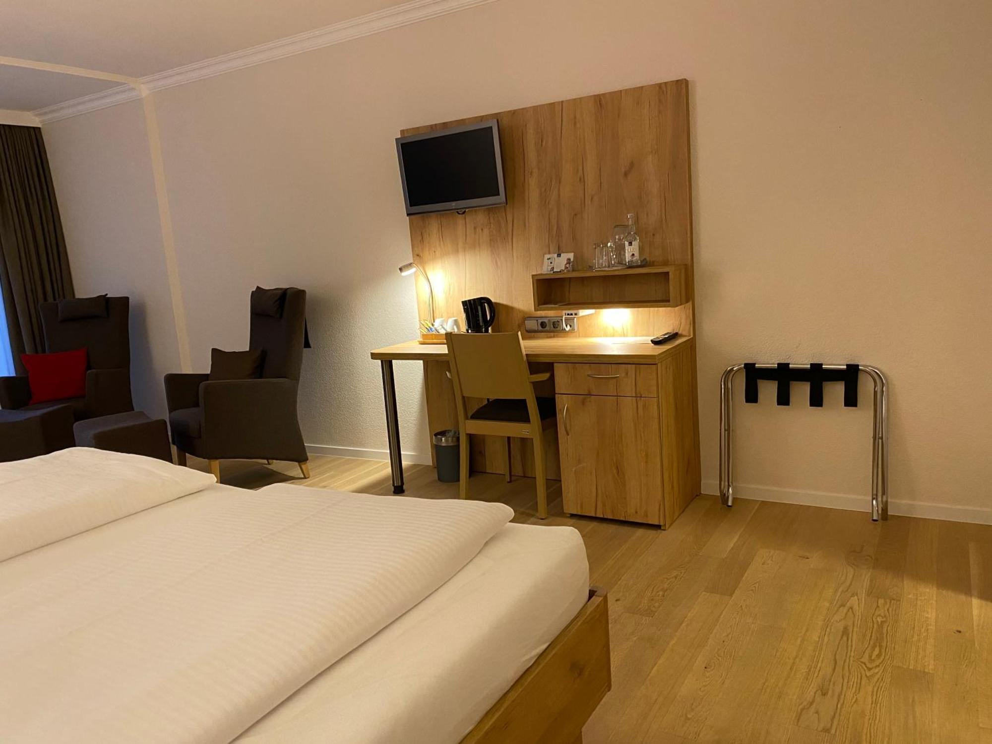 באד בוונסן Hotel Sonnenhuegel מראה חיצוני תמונה